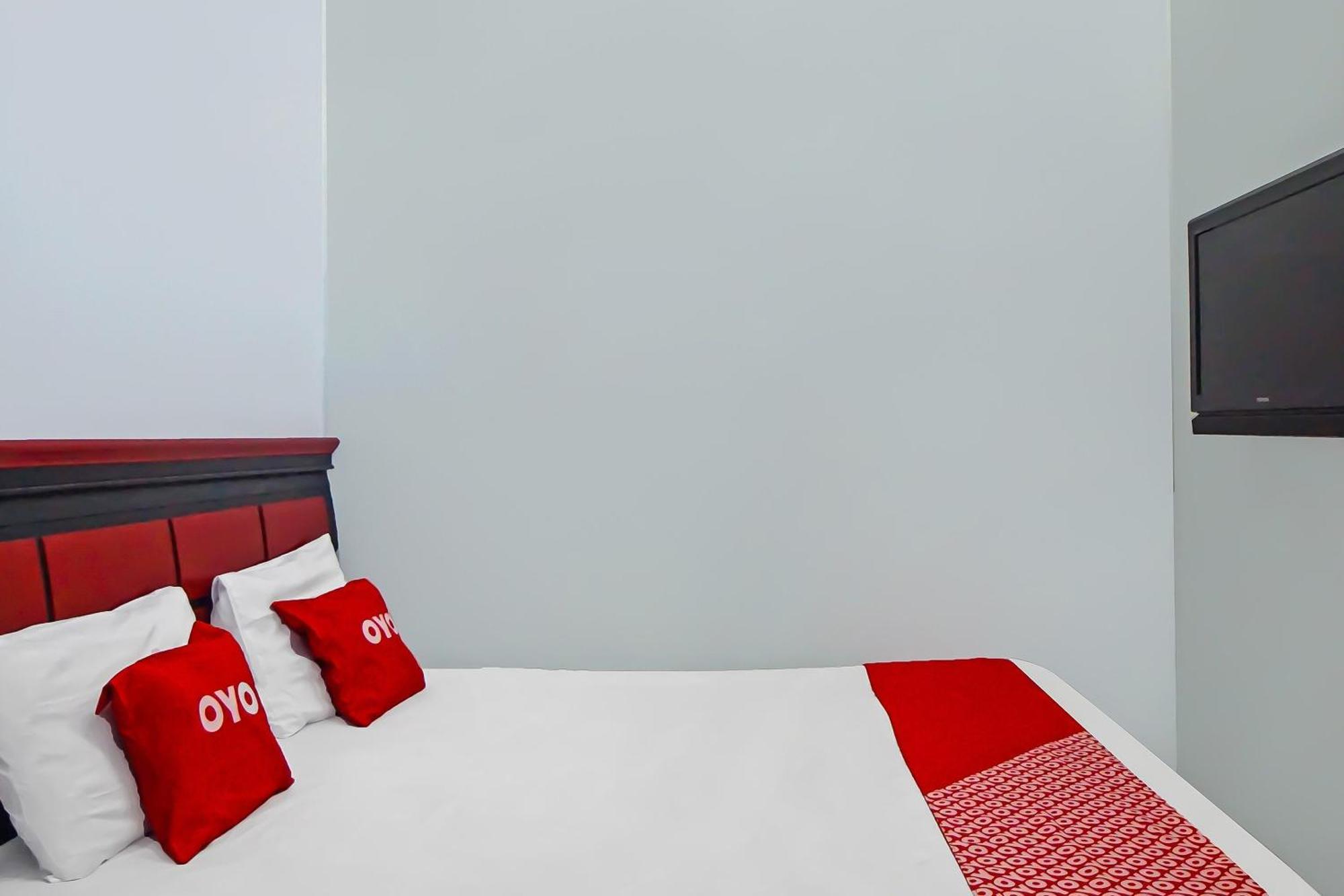 Oyo 92384 Homestay Vip Medan Exteriör bild
