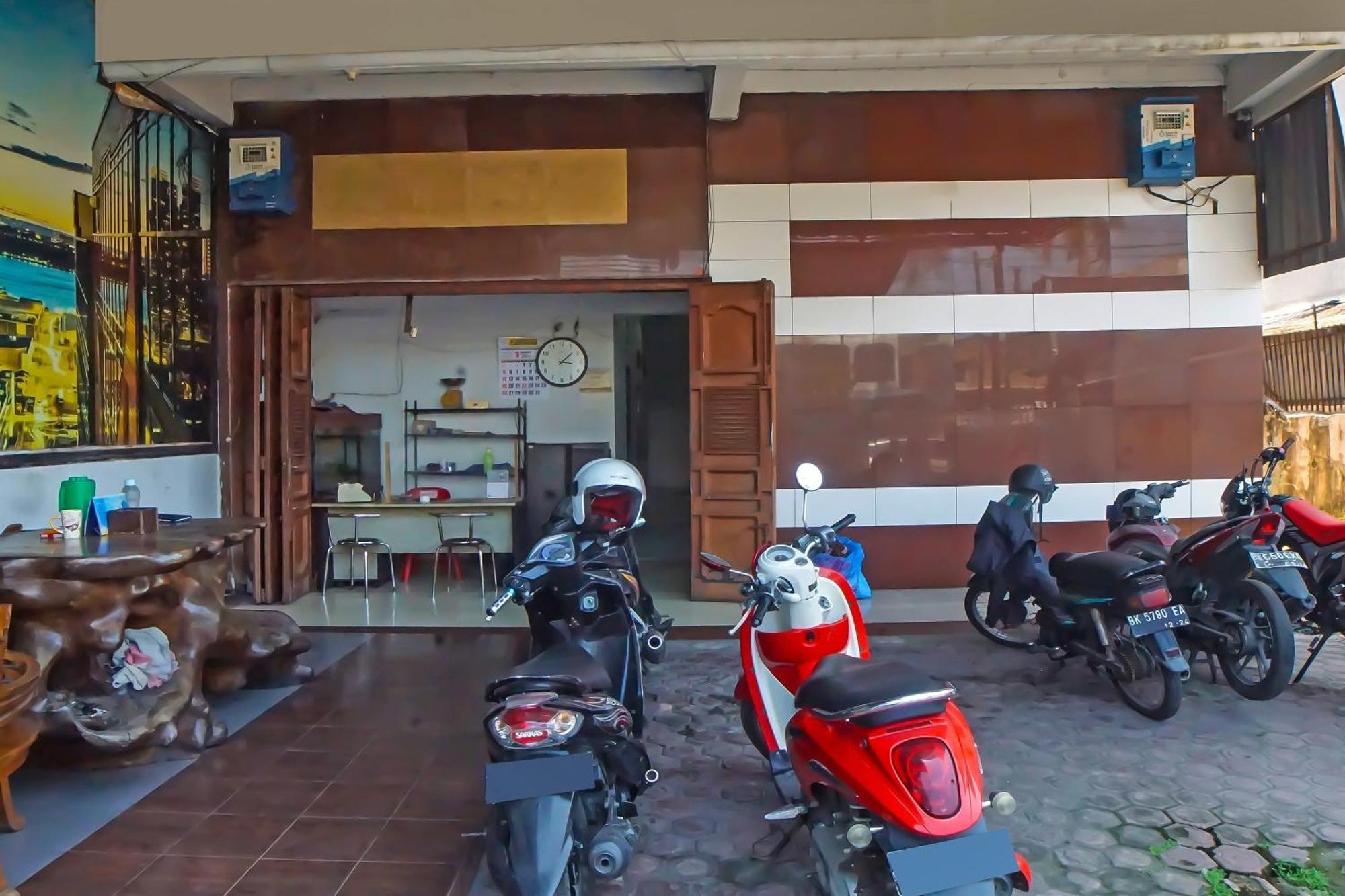 Oyo 92384 Homestay Vip Medan Exteriör bild